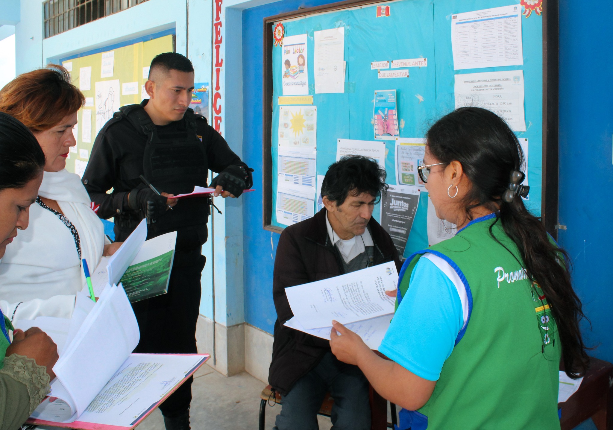 ¡Concurso Interno "Decorando mi Aula con Material Reciclable"en la Gran Unidad Escolar!