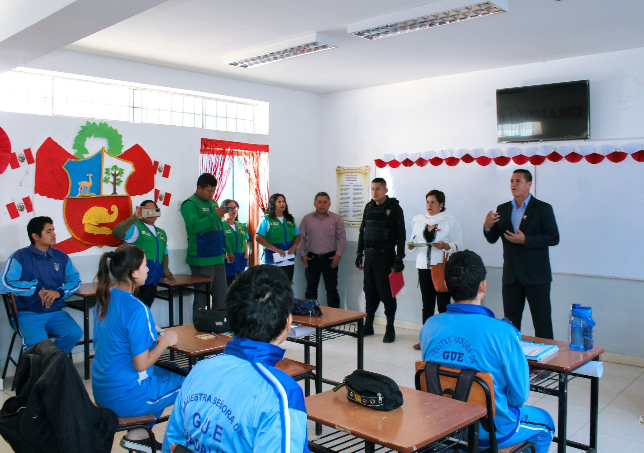 ¡Concurso Interno "Decorando mi Aula con Material Reciclable"en la Gran Unidad Escolar!