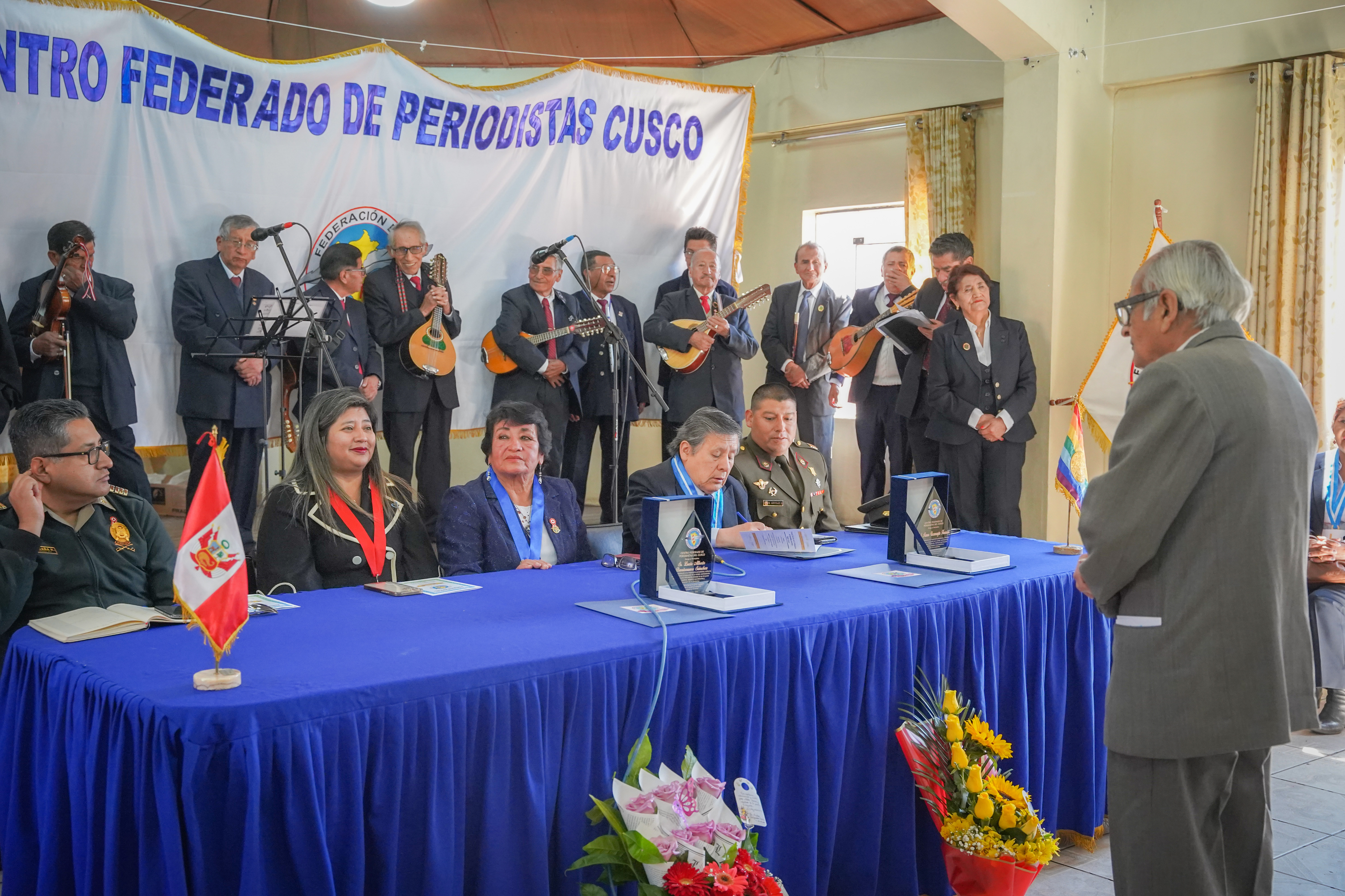 Presidneta de la Corte de Cusco asistió a la Ceremonia por el LXXII Aniversario del Centro Federado de Periodistas de Cusco