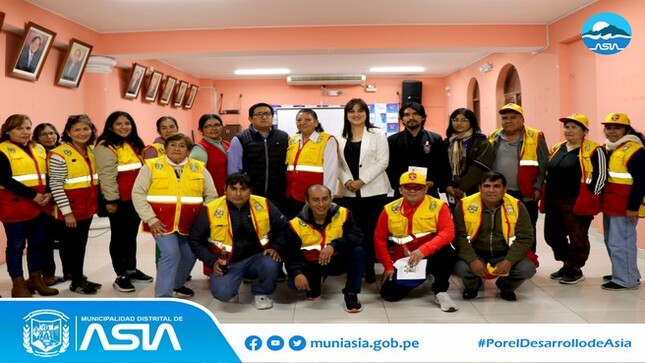 En cumplimiento al plan de trabajo de la Instancia Distrital de Concertación que lidera el alcalde Isaias Alcántara Malásquez, se realizó el taller de capacitación "Indicadores de violencia y rutas de atención en el marco de la Ley 30364", dirigida a los integrantes de las juntas vecinales del distrito de Asia.
Este evento estuvo a cargo de las especialistas del programa AURORA, la Policía Nacional del Perú a través de la Oficina de Participación Ciudadana y la Gerencia de Desarrollo e Inclusión Social.