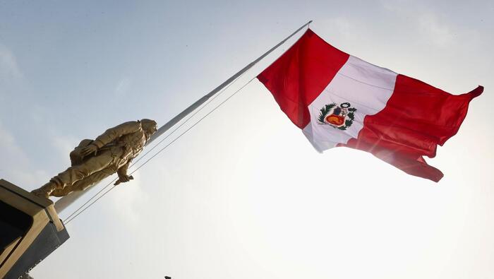 Presidenta de la República encabezó ceremonia por el 83° aniversario de la Inmolación del Capitán FAP José Quiñones 