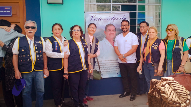 En un emotivo acto conmemorativo, el Establecimiento de Salud Pachitea ha sido oficialmente renombrado como Establecimiento de Salud Pachitea Dr. Víctor Eduardo Águila García, en honor al destacado médico Víctor Eduardo Águila García, a un año de su lamentable partida. Esta designación se llevó a cabo mediante la resolución directoral 0405-24 del Gobierno Regional Piura-DRSP-DEDSS, con efecto a partir del 16 de este mes.