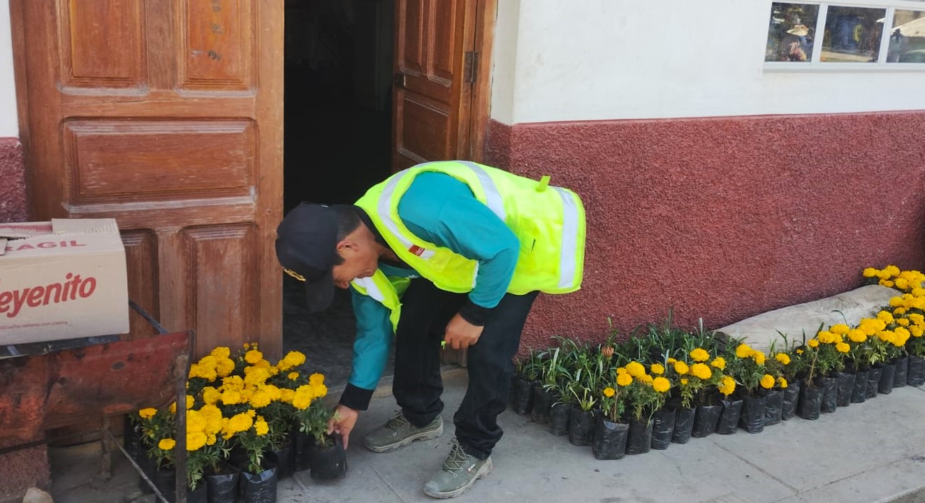¡Embelleciendo juntos nuestras plazas!