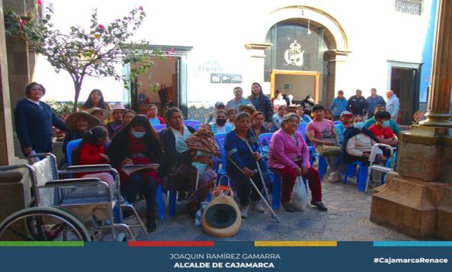 📌Gracias a la gestión del alcalde provincial, Joaquin Ramírez Gamarra, la gerencia de Desarrollo Social y Humano entregó ayuda social a 17 familias de bajos recursos. La asistencia incluyó víveres para mejorar la dieta nutricional, cuatro carritos salchipaperos, un carrito para cocinar huevos de codorniz, madejas de lana, una silla de ruedas para un niño cuadripléjico, dos bastones canadienses, medicamentos, un pasaje terrestre y materiales de construcción.
🤝Este apoyo está dirigido a mejorar las condiciones de vida de familias en la zona periurbana de la ciudad. La comuna local reafirma su compromiso de continuar brindando asistencia social a familias necesitadas y personas con discapacidad durante todo el año.