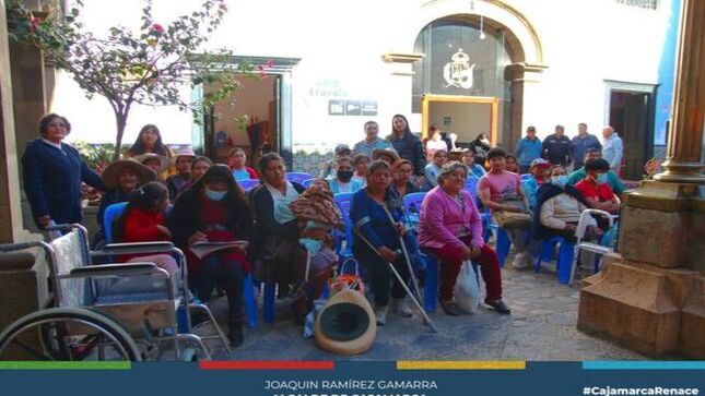 📌Gracias a la gestión del alcalde provincial, Joaquin Ramírez Gamarra, la gerencia de Desarrollo Social y Humano entregó ayuda social a 17 familias de bajos recursos. La asistencia incluyó víveres para mejorar la dieta nutricional, cuatro carritos salchipaperos, un carrito para cocinar huevos de codorniz, madejas de lana, una silla de ruedas para un niño cuadripléjico, dos bastones canadienses, medicamentos, un pasaje terrestre y materiales de construcción.
🤝Este apoyo está dirigido a mejorar las condiciones de vida de familias en la zona periurbana de la ciudad. La comuna local reafirma su compromiso de continuar brindando asistencia social a familias necesitadas y personas con discapacidad durante todo el año.