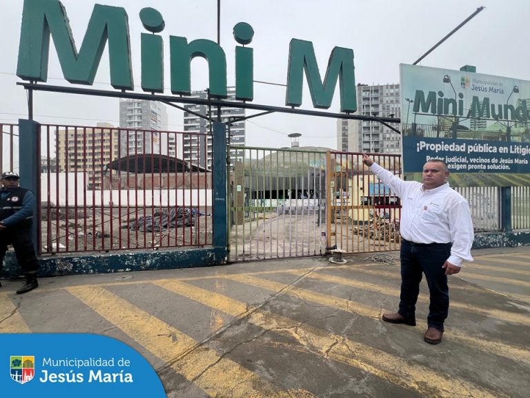 Después de 17 años, el terreno de la cuadra 17 de la Av. Salaverry, ha sido recuperado en su totalidad.  Así lo anunció nuestro alcalde Jesús Gálvez Olivares, quien destacó ante los medios que este espacio público será destinado para el disfrute de vecinos y visitantes. 
 “Lo hemos recuperado en todas las instancias judiciales para restaurarlo y transformarlo en áreas verdes.” 
 ¡Pronto podremos disfrutar de este renovado lugar!