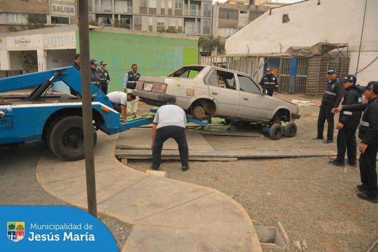 Después de 17 años, el terreno de la cuadra 17 de la Av. Salaverry, ha sido recuperado en su totalidad.  Así lo anunció nuestro alcalde Jesús Gálvez Olivares, quien destacó ante los medios que este espacio público será destinado para el disfrute de vecinos y visitantes. 
 “Lo hemos recuperado en todas las instancias judiciales para restaurarlo y transformarlo en áreas verdes.” 
 ¡Pronto podremos disfrutar de este renovado lugar!