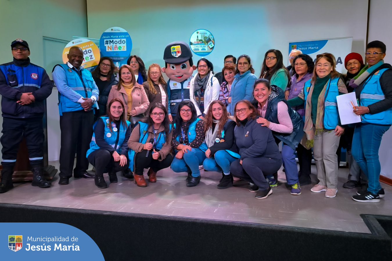 Comprometidos en fomentar un entorno saludable para los más pequeños, la DEMUNA de Jesús María realizó una capacitación sobre la estrategia 𝐏𝐨𝐧𝐭𝐞 𝐞𝐧 #𝐌𝐨𝐝𝐨𝐍𝐢𝐧̃𝐞𝐳, dirigido a los representantes del Vaso de Leche, integrantes de las Juntas Vecinales Distritales, de la Policía Nacional del Perú y de la Comisaria del sector.