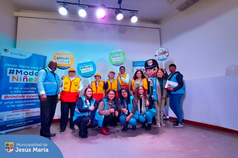 Comprometidos en fomentar un entorno saludable para los más pequeños, la DEMUNA de Jesús María realizó una capacitación sobre la estrategia 𝐏𝐨𝐧𝐭𝐞 𝐞𝐧 #𝐌𝐨𝐝𝐨𝐍𝐢𝐧̃𝐞𝐳, dirigido a los representantes del Vaso de Leche, integrantes de las Juntas Vecinales Distritales, de la Policía Nacional del Perú y de la Comisaria del sector.