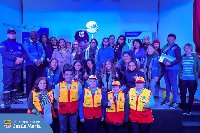 Comprometidos en fomentar un entorno saludable para los más pequeños, la DEMUNA de Jesús María realizó una capacitación sobre la estrategia 𝐏𝐨𝐧𝐭𝐞 𝐞𝐧 #𝐌𝐨𝐝𝐨𝐍𝐢𝐧̃𝐞𝐳, dirigido a los representantes del Vaso de Leche, integrantes de las Juntas Vecinales Distritales, de la Policía Nacional del Perú y de la Comisaria del sector.