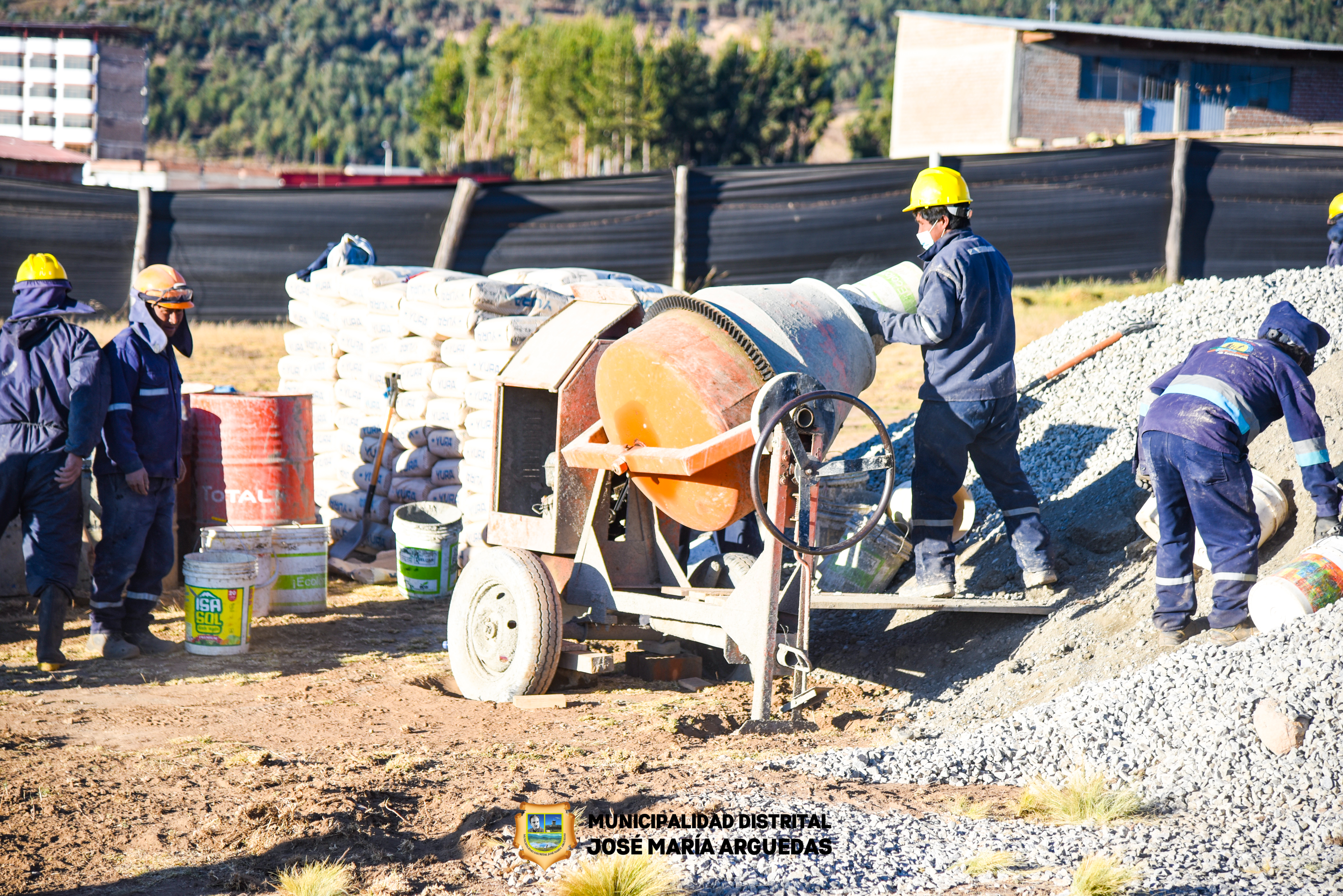 Imagen de la supervisión a la obra del estadio municipal