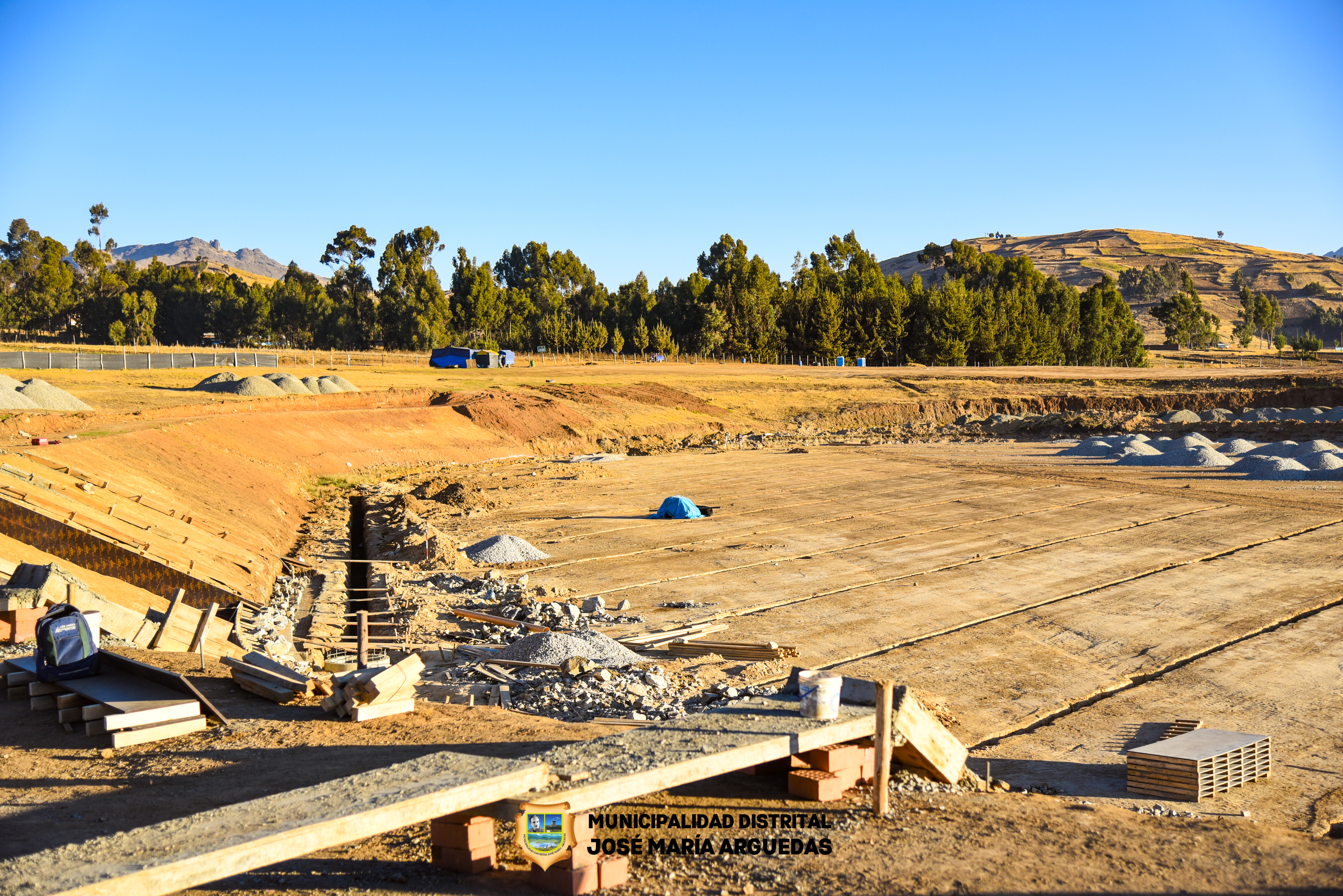 Imagen de la supervisión a la obra del estadio municipal
