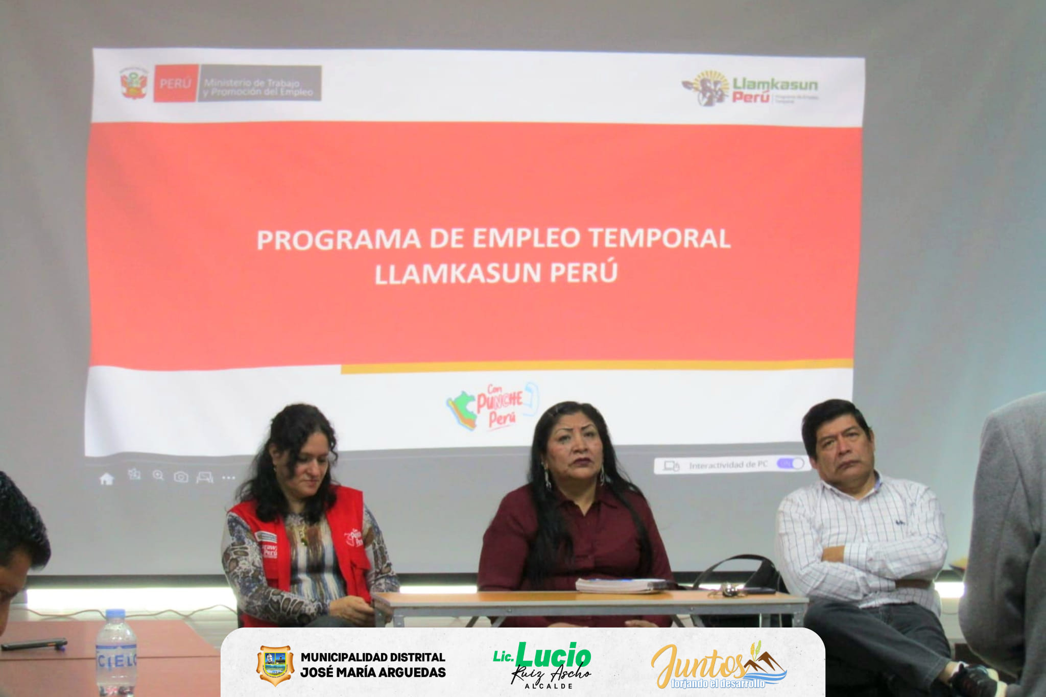 Imagen de la firma de convenio