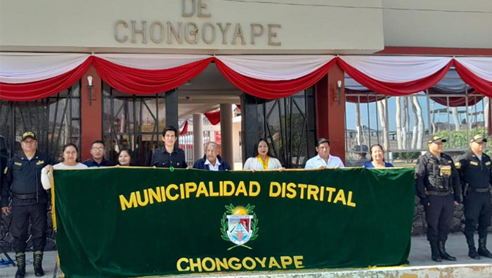 Imagen de izamiento de banderas.