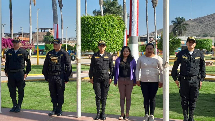 Imagen de izamiento de banderas.