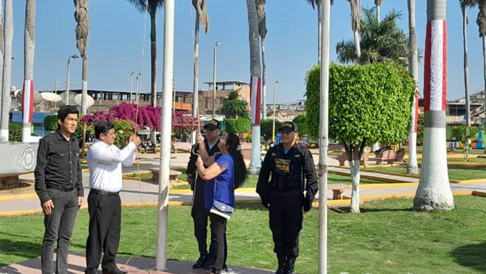 Imagen de izamiento de banderas.