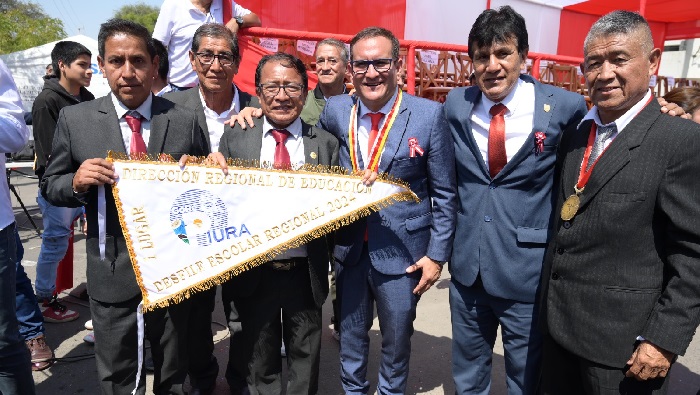 Directivos de instituciones ganadores