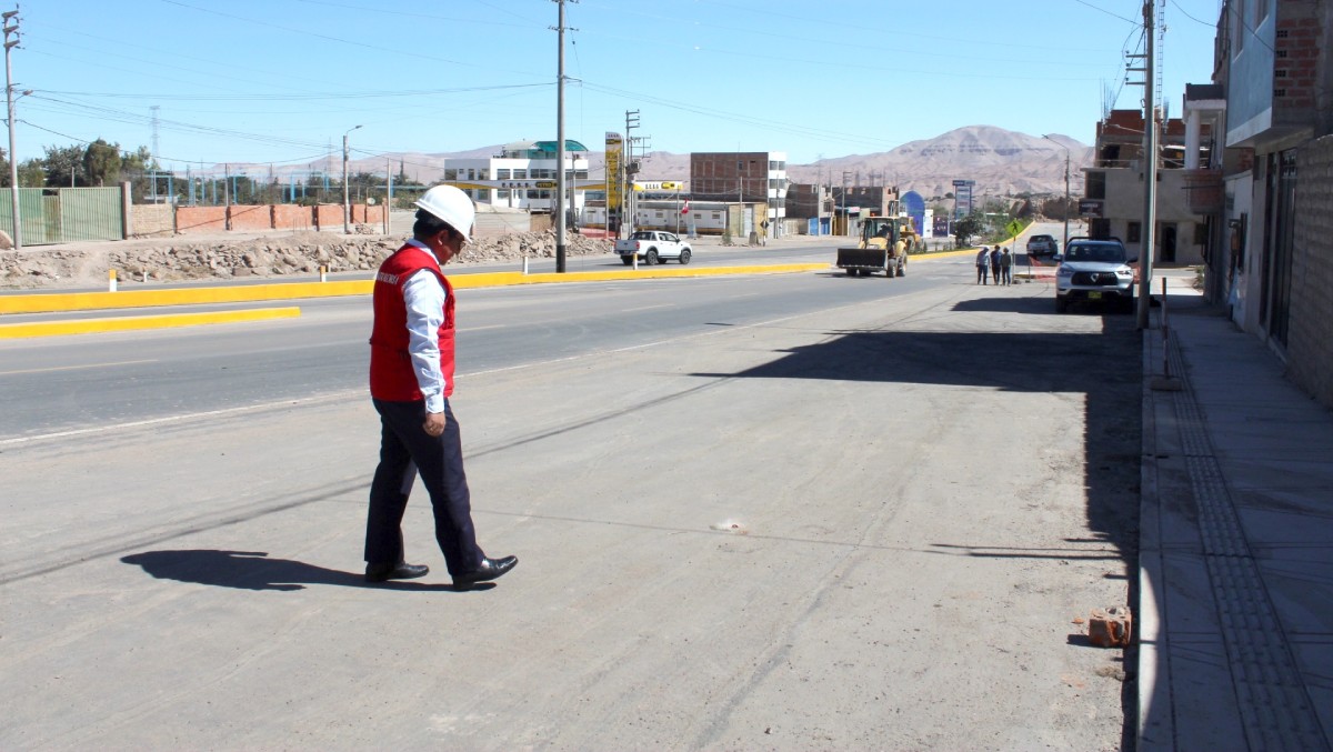 La Contraloría alertó a la Municipalidad Distrital de San Antonio deficiencias técnicas en la obra vial que se ejecuta en las asociaciones de vivienda San Diego, Los Jazmines, Bello Amanecer y Villa SINMAC.
