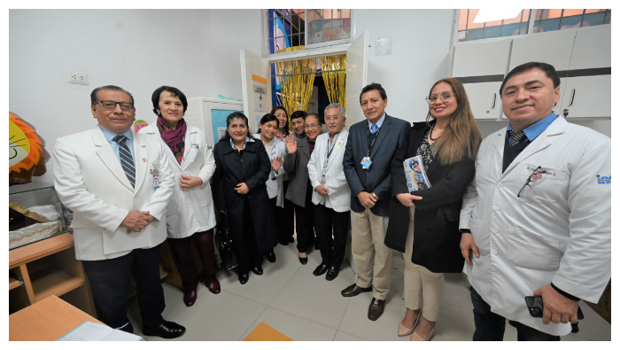 Cirujanos dentistas y personal de salud de la Unidad de Pacientes Medicamente Comprometidos en el Aula Multisensorial para Pacientes con Discapacidad Motora y Cognitiva.