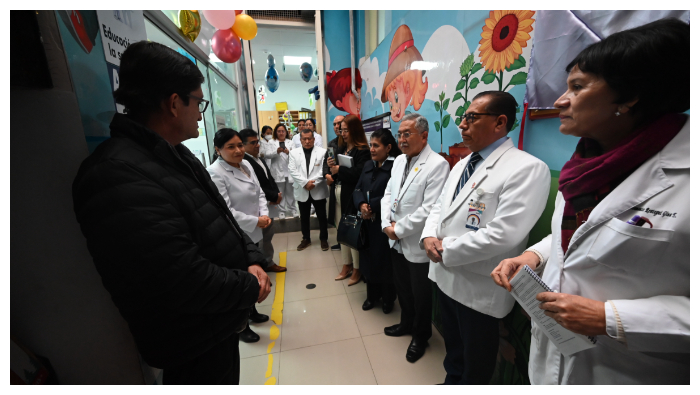 Cirujanos dentistas y personal de salud de la Unidad de Pacientes Medicamente Comprometidos en el Aula Multisensorial para Pacientes con Discapacidad Motora y Cognitiva.