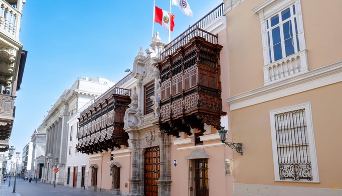 Cancillería obtiene nueva certificación ISO 9001:2015 por atención a trámites consulares en el Consulado del Perú en Los Ángeles