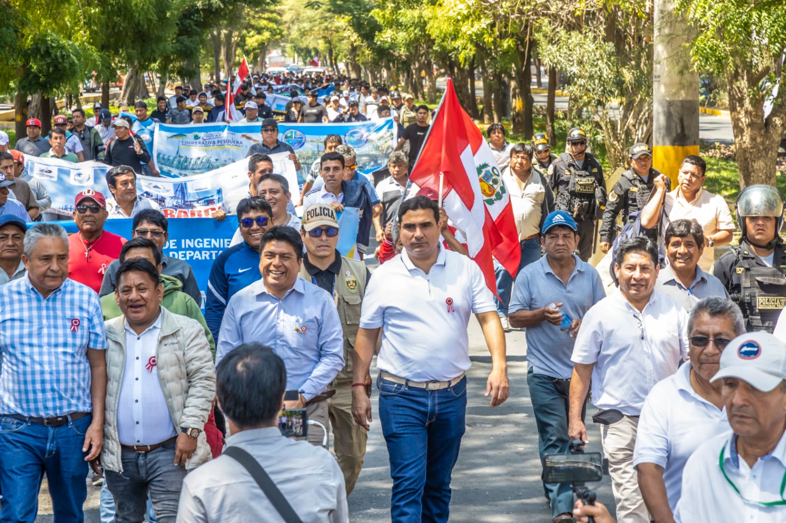 Gobernador Luis Neyra León: “Incursión ilegal de buques depredadores es una seria amenaza para familias que viven de la pesca artesanal"