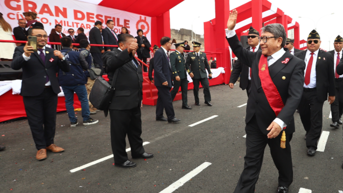 Desfile regional del Callao por fiestas patrias convocó a miles de chalacos frente al mar