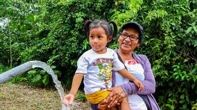 Primer tubo para la construcción de capacitación de agua en el caserío San José - Rio itaya 