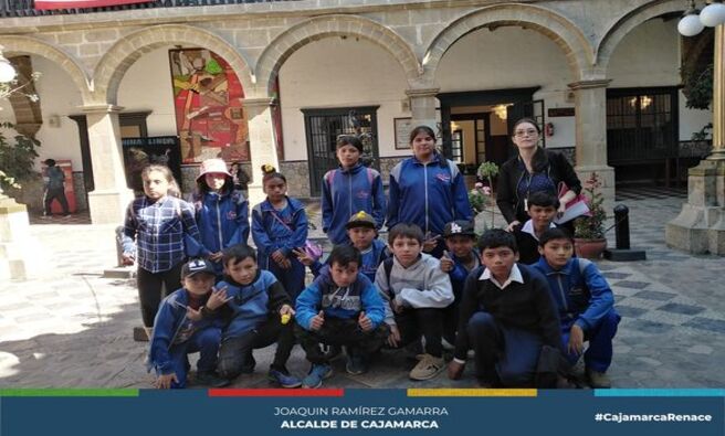 🗺️🎒En lo que va del año más de 11 instituciones educativas han participado de esta iniciativa que busca que los más pequeños conozcan el patrimonio histórico y cultural de Cajamarca.
🕵️ Para recibir información y poder participar, acércate a la oficina de Turismo de la Gerencia de Turismo y Cultura, en Jr. Cruz de Piedra n°613.-