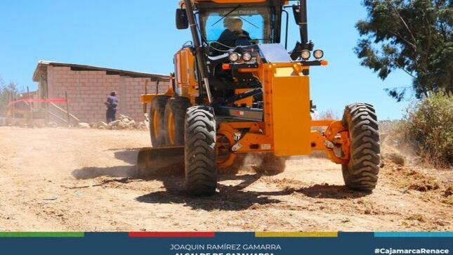 📌La Municipalidad Provincial de Cajamarca ha iniciado el mantenimiento de la trocha carrozable del Centro Poblado de Pariamarca, con el objetivo de mejorar el acceso y la comunicación entre los centros poblados cercanos.
✅Este trabajo tiene una magnitud de 3 km. facilitando su tránsito diario y mejorando la calidad de vida de los pobladores de dicho sector. 