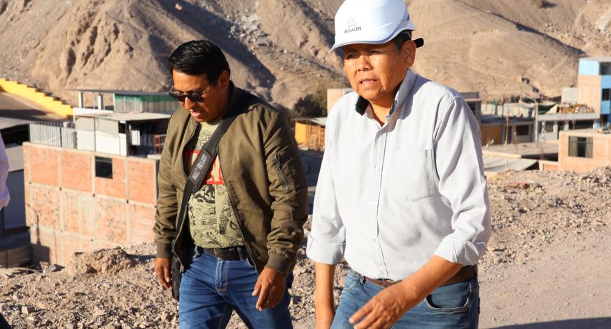 El Alcalde Provincial de Mariscal Nieto, John Larry Coayla, realizó una visita a la Zona V del Centro Poblado de San Francisco, acompañado por dirigentes locales. 