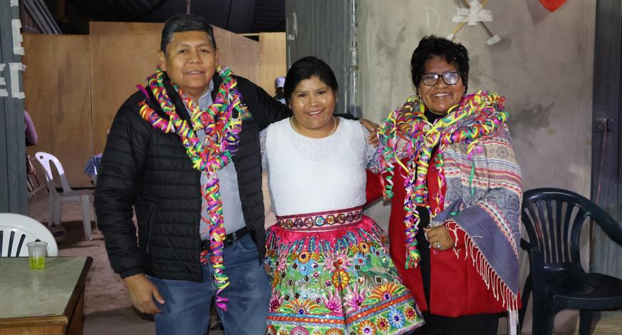 En un ambiente de alegría y confraternidad, el Alcalde Provincial de Mariscal Nieto, John Larry Coayla, y la alcaldesa del Centro Poblado de San Francisco, Aida Condori Vargas, compartieron con los vecinos de la Asociación de la Villa El Edén en la celebración de su 20° Aniversario de Creación.