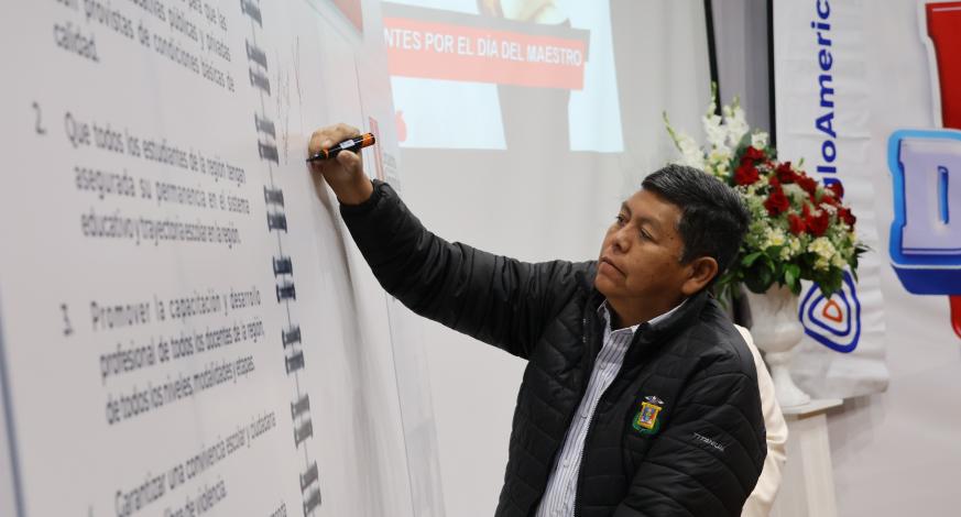El Alcalde Provincial de Mariscal Nieto, John Larry Coayla, participó en el II Encuentro Regional de Docentes 2024, organizado por la Dirección Regional de Educación bajo el lema “Innovando la Educación en Moquegua”.