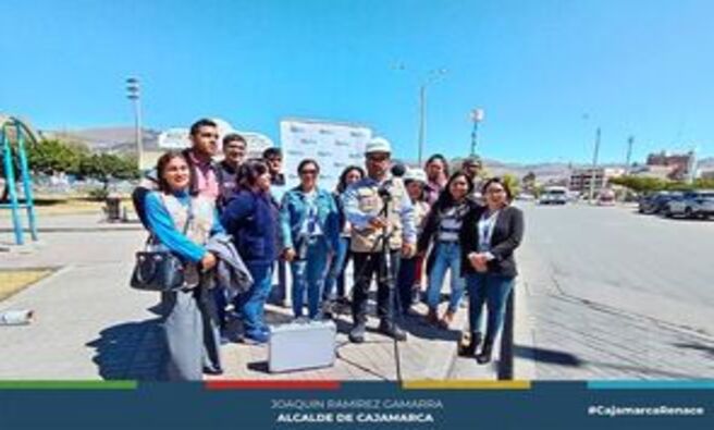 📌La Municipalidad Provincial de Cajamarca ha recibido apoyo técnico del Organismo de Evaluación y Fiscalización Ambiental (OEFA) para monitorear el ruido en la ciudad. Este esfuerzo busca identificar y controlar fuentes de contaminación acústica, como discotecas, mercados, centros comerciales y el tráfico vehicular, mejorando así la calidad de vida.
✅Con esta colaboración, la comuna local podrá tomar decisiones informadas y aplicar medidas correctivas para asegurar que Cajamarca mantenga estándares acústicos aceptables. El compromiso es proteger el bienestar de los ciudadanos y fomentar un desarrollo sostenible en la región.