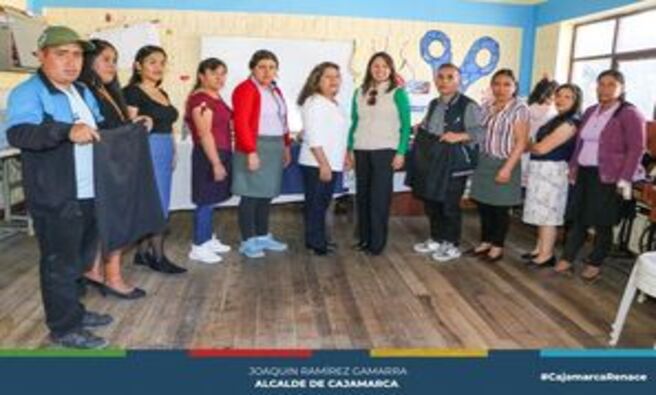 📌La Municipalidad Provincial de Cajamarca realizó la clausura del taller de corte y confección del programa Renace Mujer y Familia. Este taller gratuito ofreció a hombres y mujeres las herramientas necesarias para mejorar su situación económica, permitiéndoles generar ingresos para sus hogares.
El área de Renace Mujer y Familia continuará ofreciendo talleres para empoderar a las familias, fomentando el desarrollo personal y económico en la comunidad.