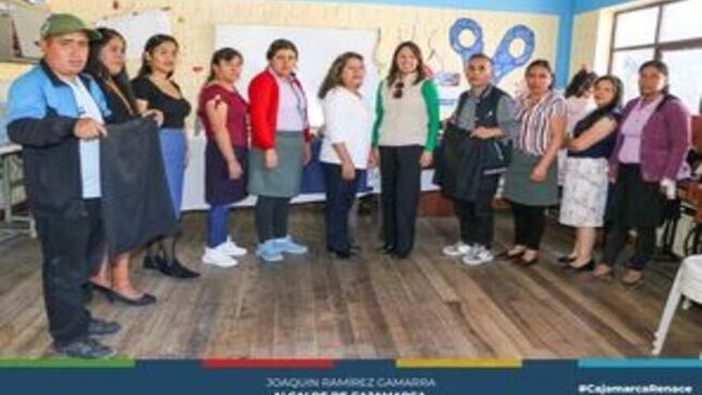 📌La Municipalidad Provincial de Cajamarca realizó la clausura del taller de corte y confección del programa Renace Mujer y Familia. Este taller gratuito ofreció a hombres y mujeres las herramientas necesarias para mejorar su situación económica, permitiéndoles generar ingresos para sus hogares.
El área de Renace Mujer y Familia continuará ofreciendo talleres para empoderar a las familias, fomentando el desarrollo personal y económico en la comunidad.