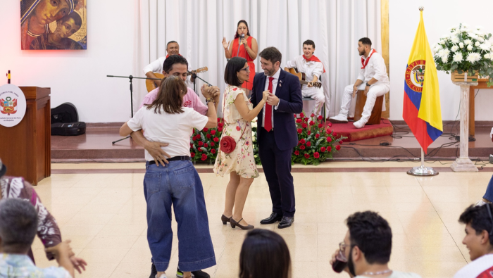 Consulado peruano en Medellín celebra fiestas patrias con música y gastronomía