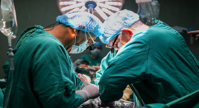 Médicos de EsSalud La Libertad extraen a mujer de 45 años tumores de más de 15 kilos alojados en el útero