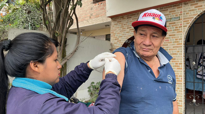Exitosa jornada de vacunación en Villa María del Triunfo protege a más de 2 mil personas
