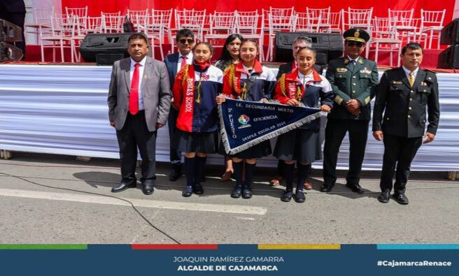 ๐Cientos de estudiantes cajamarquinos participaron del desfile cรญvico escolar 2024 en conmemoraciรณn al ducentรฉsimo tercer aniversario de la Independencia del Perรบ.
๐La Plaza de Armas de Cajamarca fue el escenario para que todas las instituciones presenten su saludo a nuestra bandera y demuestren con patriotismo y gallardรญa el ser peruanos.