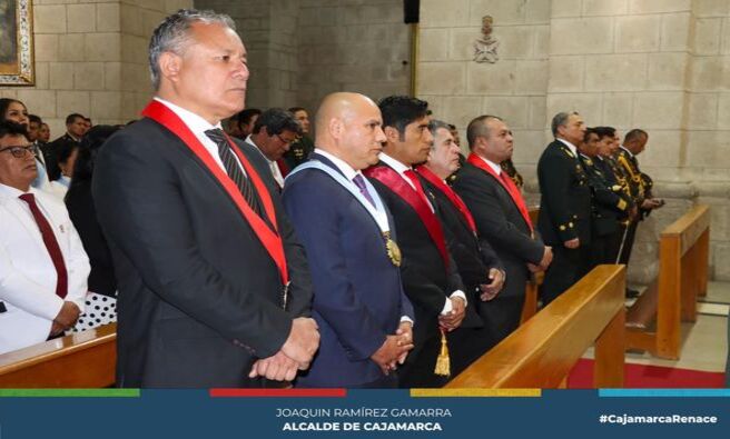 πLa Municipalidad Provincial de Cajamarca, liderada por el alcalde provincial de Cajamarca, Joaquin RamΓrez Gamarra, regidores y funcionarios participaron de la Misa y Te Deum, al conmemorar el ducentΓ©simo tercer aniversario de la independencia nacional del PerΓΊ.