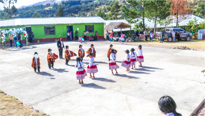 Inauguración de losa deportiva por los 69 Aniversario del nivel primario de la I.E. Quiturara