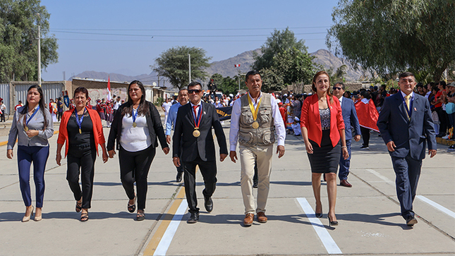Imagen de desfile escolar.