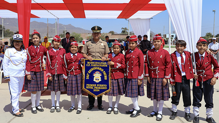 Imagen de desfile escolar.