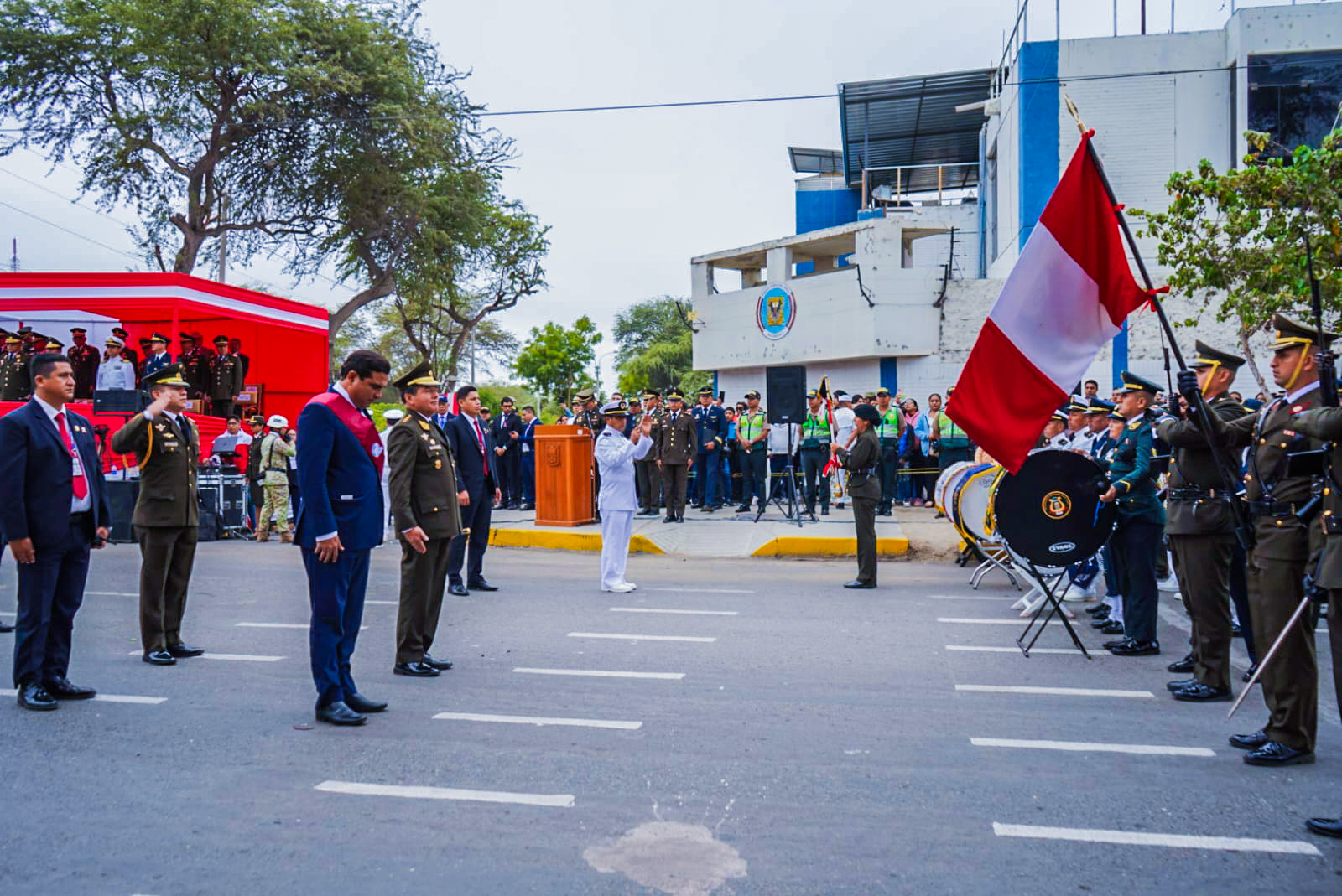 Gobernador regional Luis Neyra preside Desfile Cívico Militar por el 203 aniversario de la Independencia del Perú