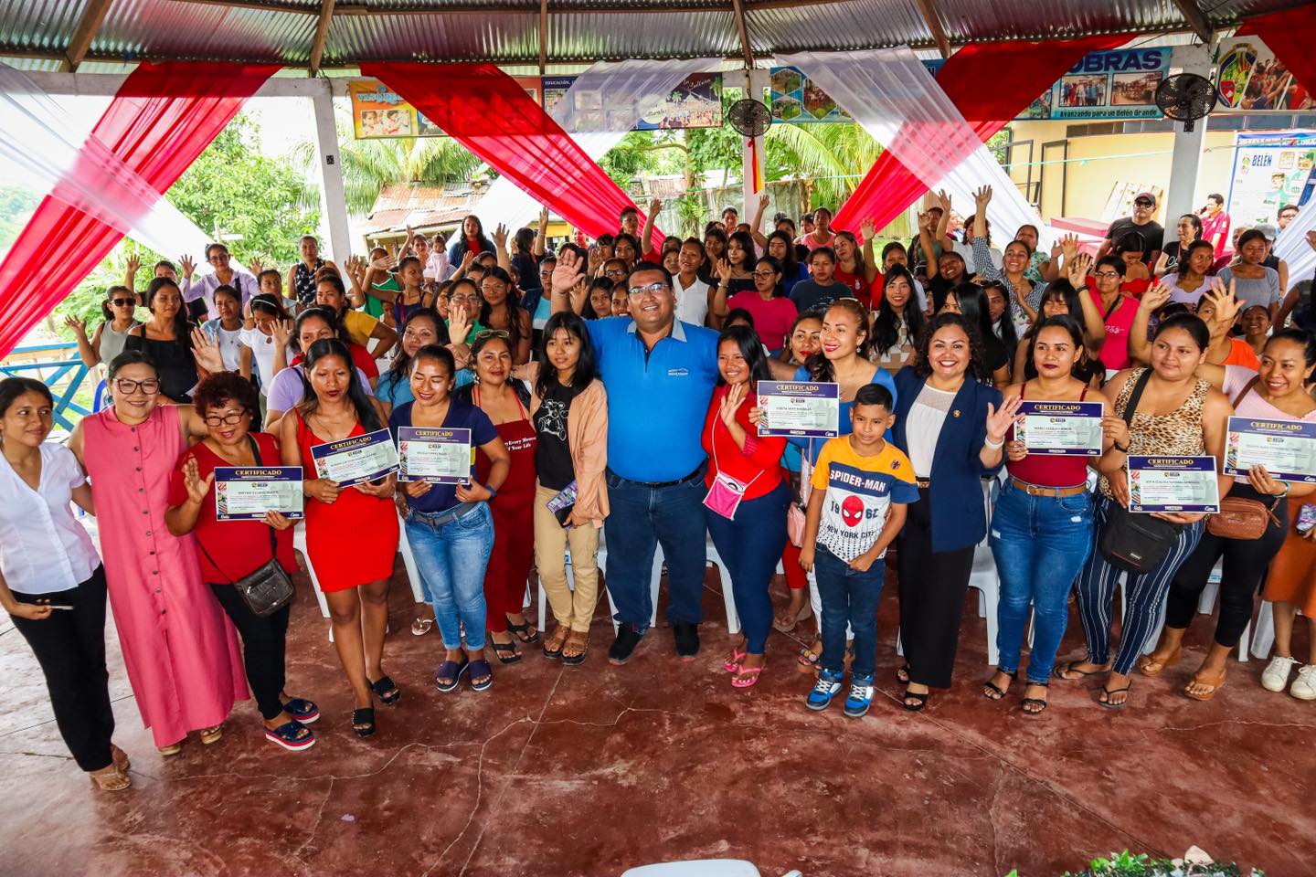 Ceremonia de clausura del Taller de Manicura Estética, dirigido a mujeres emprendedoras del distrito