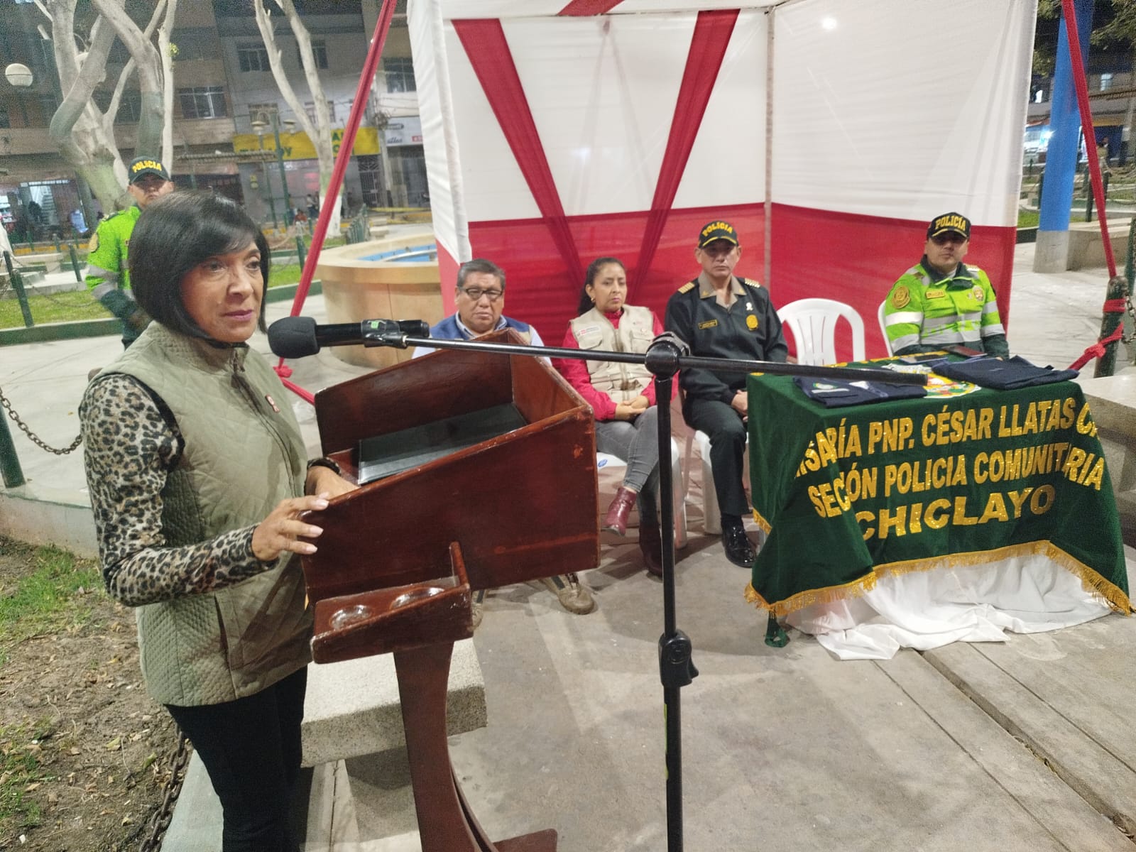 alcaldesa en ceremonia de la Red de Cooperantes del parque Las Fuentes