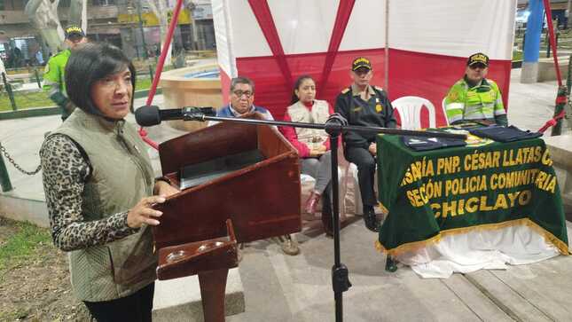 alcaldesa en ceremonia de la Red de Cooperantes del parque Las Fuentes
