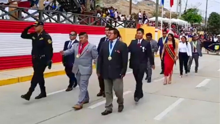 Foto, Ceremonia y desfile por el 203.° aniversario patrio