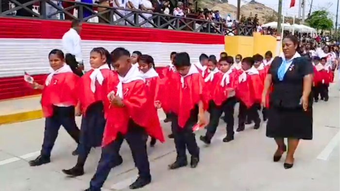 Foto Ceremonia y desfile por el 203.° aniversario patrio